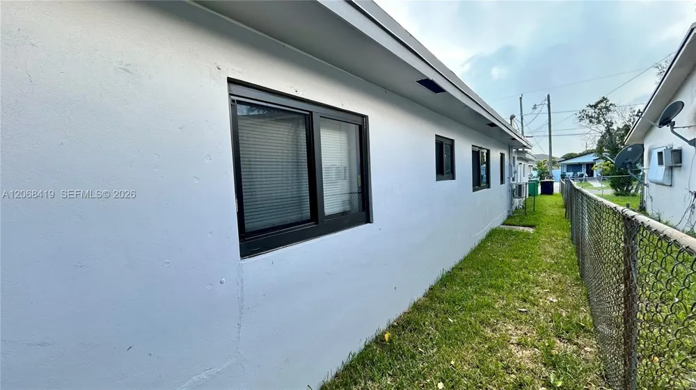 230 NW 8th Ave Dania Beach, FL 33004