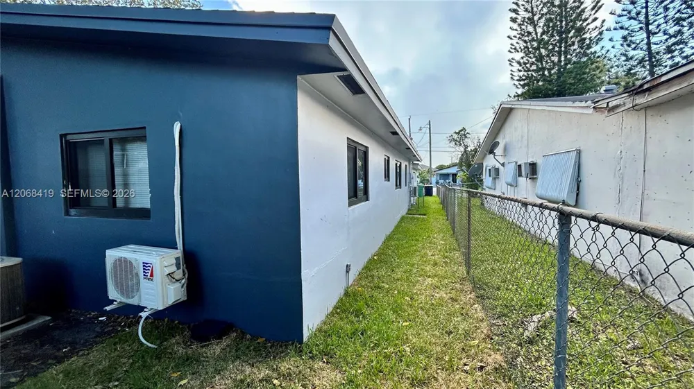 230 NW 8th Ave Dania Beach, FL 33004