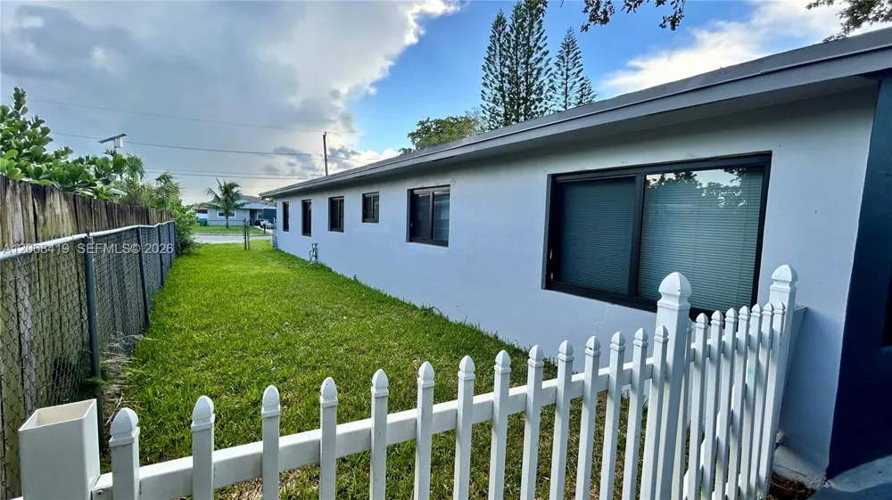 230 NW 8th Ave Dania Beach, FL 33004