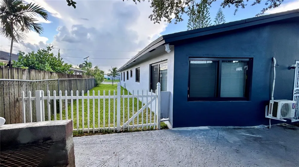 230 NW 8th Ave Dania Beach, FL 33004