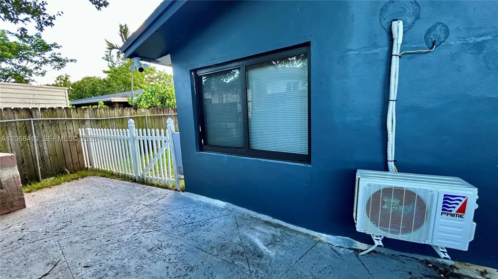230 NW 8th Ave Dania Beach, FL 33004