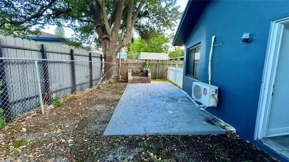 230 NW 8th Ave Dania Beach, FL 33004