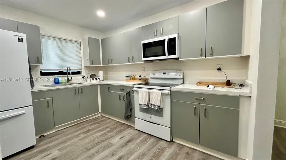 230 NW 8th Ave Dania Beach, FL 33004
