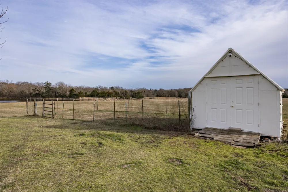 1522 Burney Cemetary Calera, OK 74730
