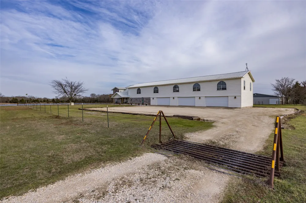 1522 Burney Cemetary Calera, OK 74730