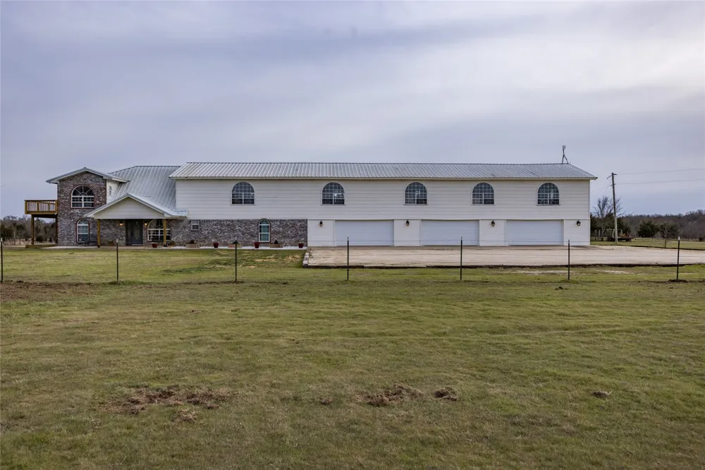 1522 Burney Cemetary Calera, OK 74730