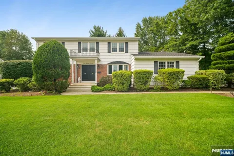 6 Aster Court