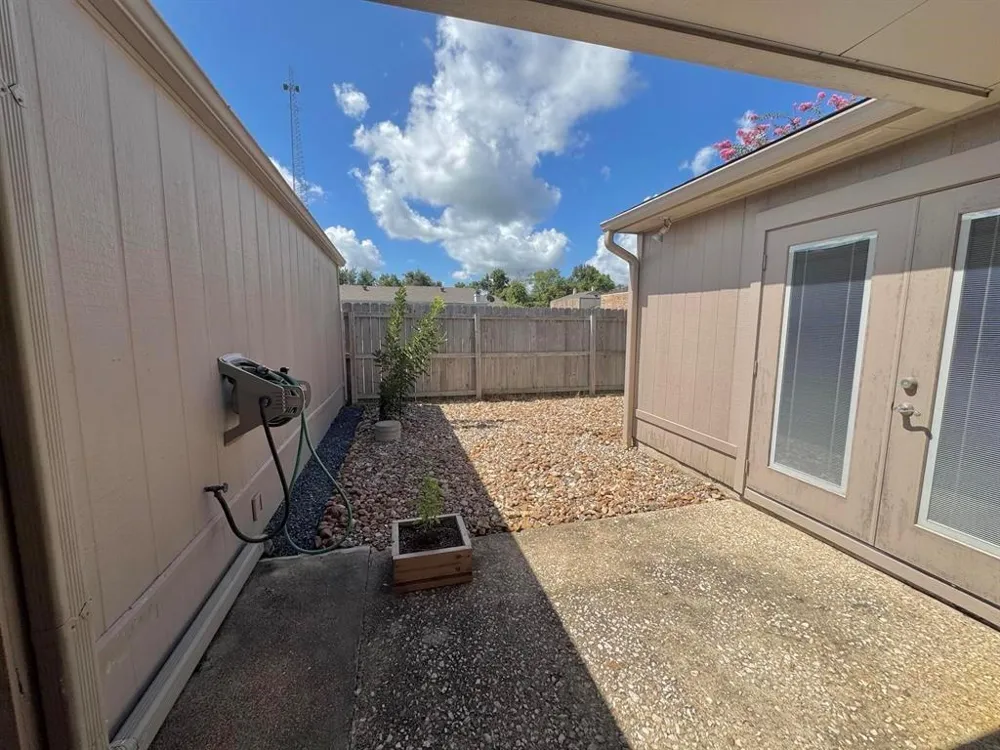 495 Yorktown Lane Beaumont, TX 77707