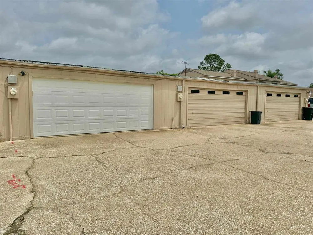 495 Yorktown Lane Beaumont, TX 77707