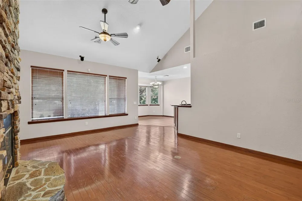 4617 ROUND LAKE ROAD Apopka, FL 32712