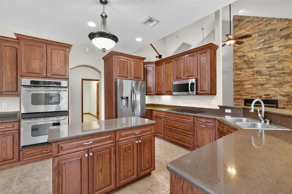 4617 ROUND LAKE ROAD Apopka, FL 32712