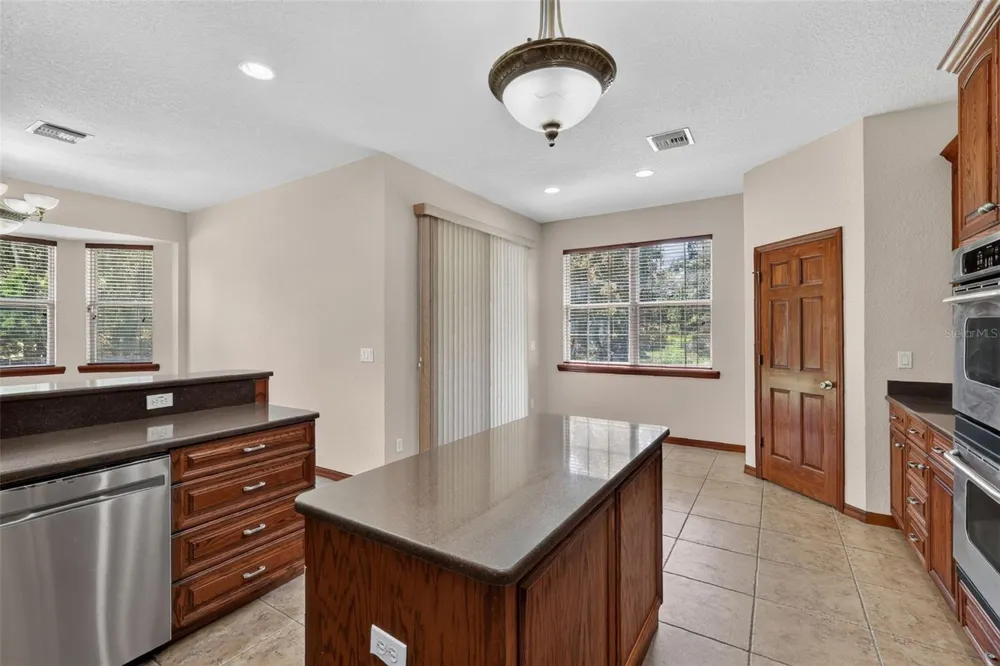 4617 ROUND LAKE ROAD Apopka, FL 32712