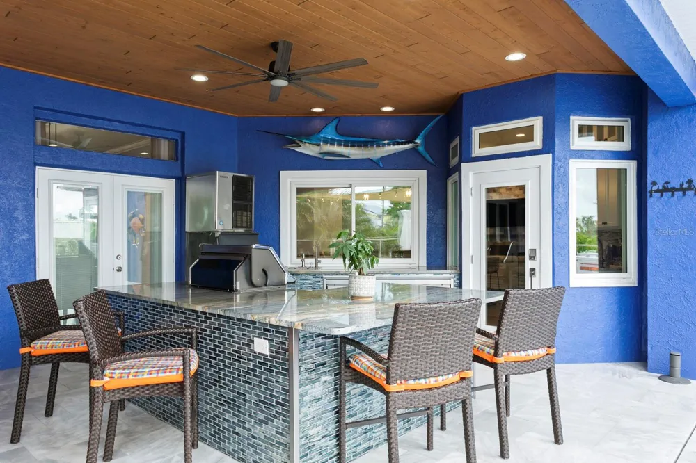 704 EAGLE LANE Apollo Beach, FL 33572