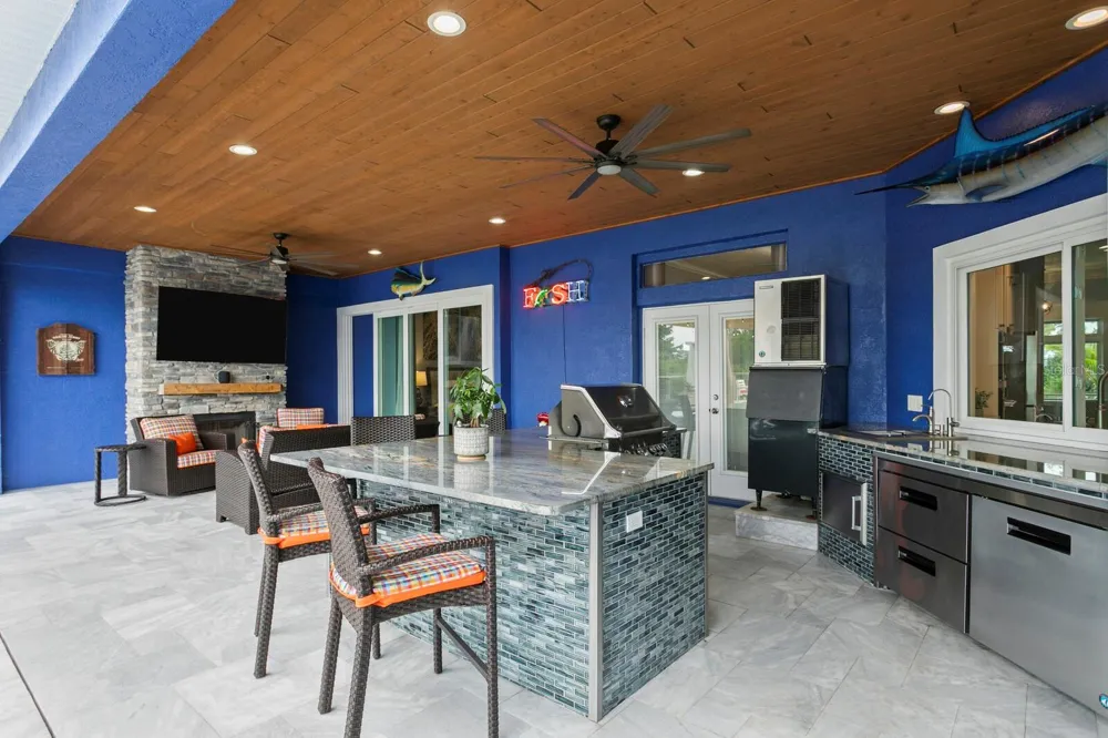 704 EAGLE LANE Apollo Beach, FL 33572