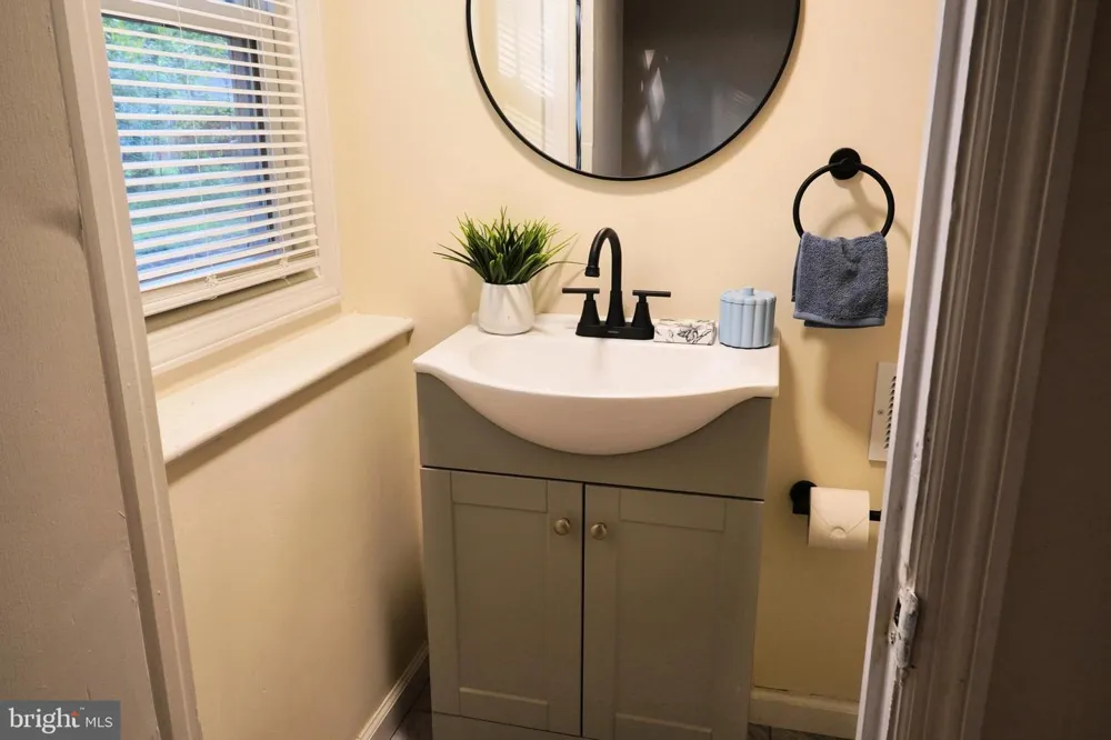 7 WINDSOR PLACE Mount Holly, NJ 08060