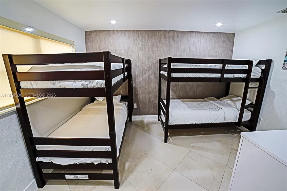 8651 Sunset Strip Sunrise, FL 33322