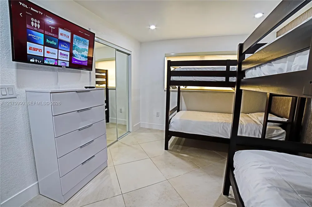 8651 Sunset Strip Sunrise, FL 33322