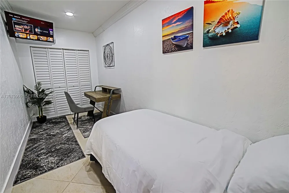 8651 Sunset Strip Sunrise, FL 33322