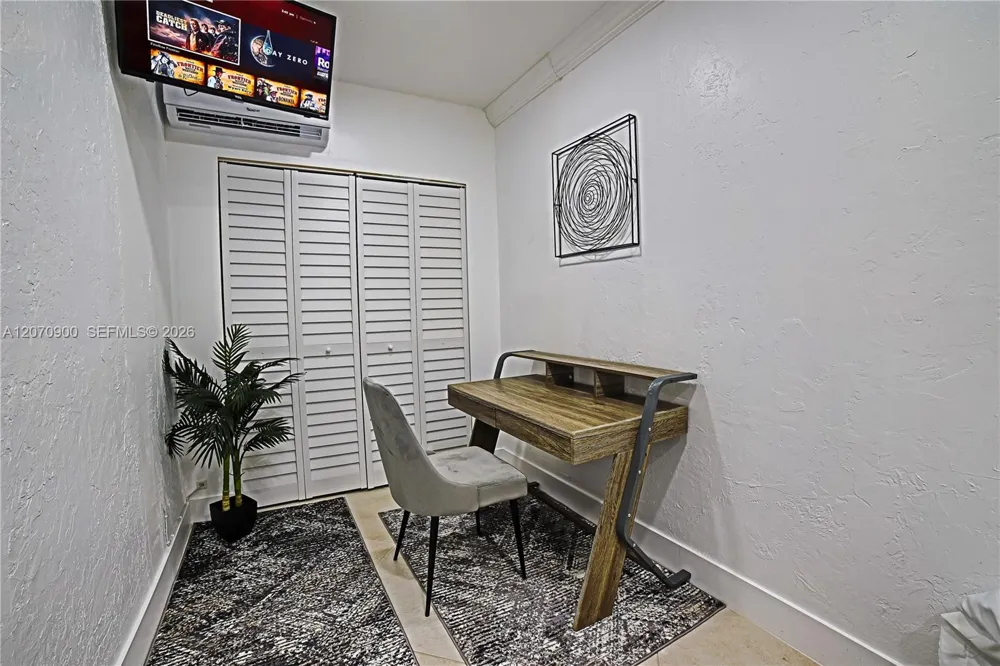 8651 Sunset Strip Sunrise, FL 33322