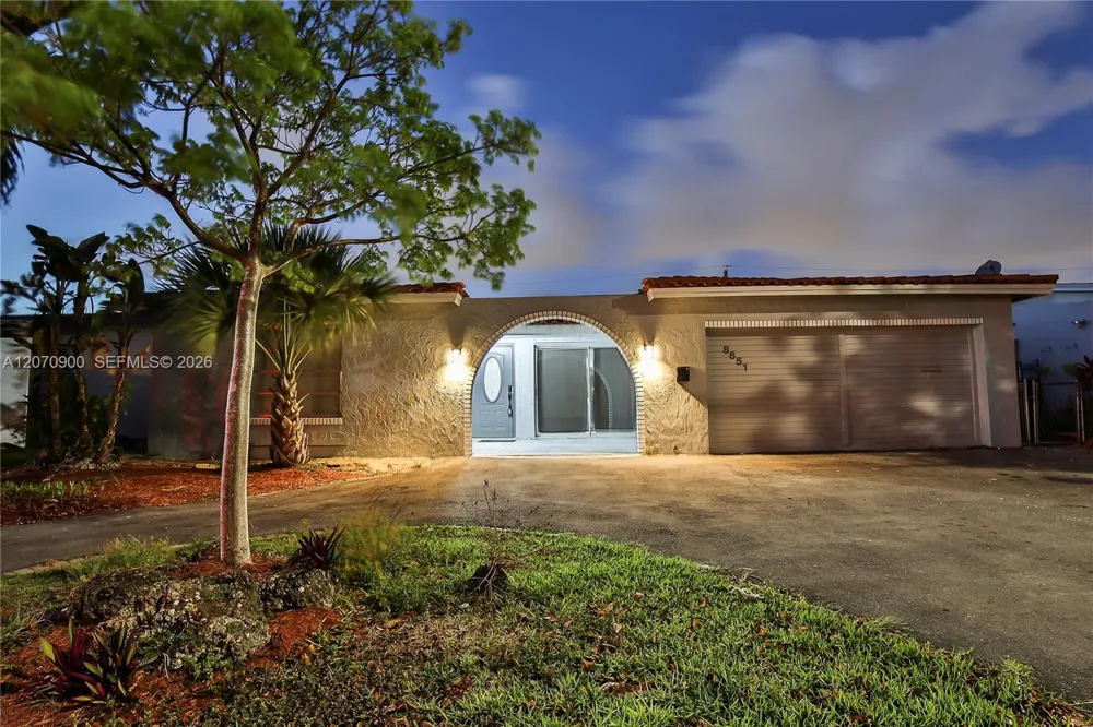 8651 Sunset Strip Sunrise, FL 33322