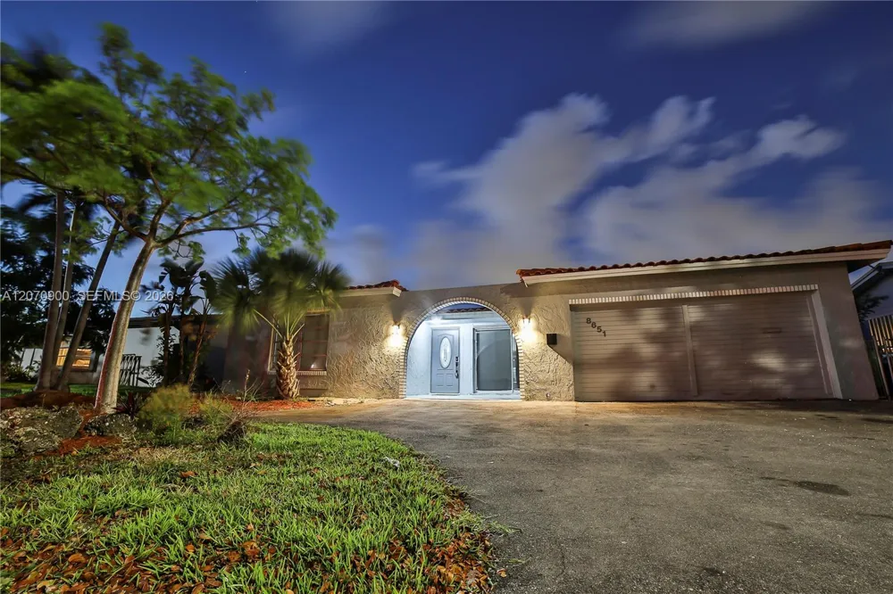 8651 Sunset Strip Sunrise, FL 33322