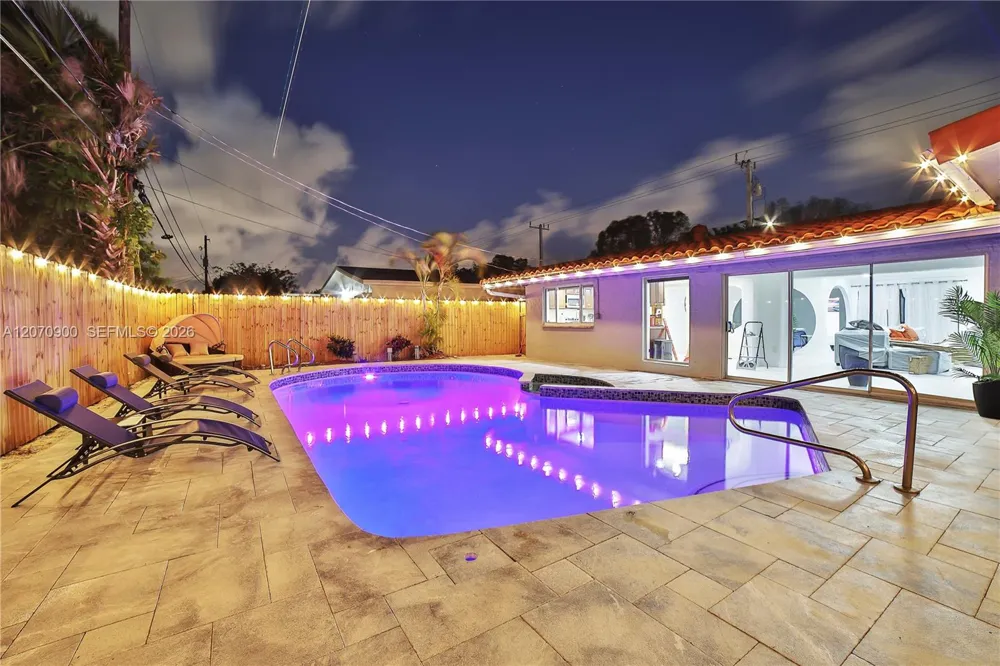 8651 Sunset Strip Sunrise, FL 33322