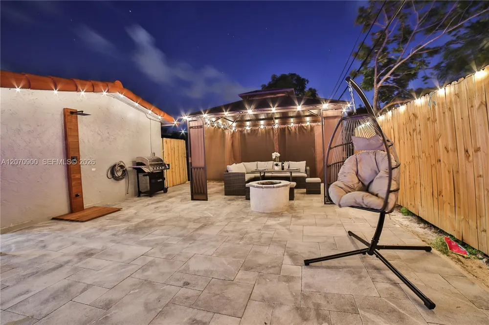 8651 Sunset Strip Sunrise, FL 33322