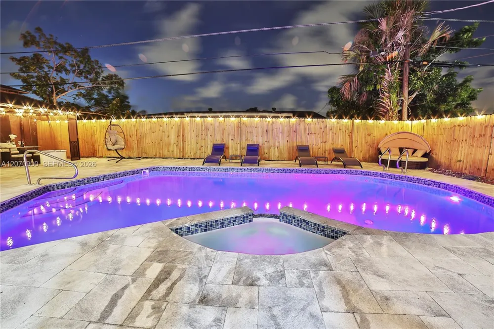 8651 Sunset Strip Sunrise, FL 33322