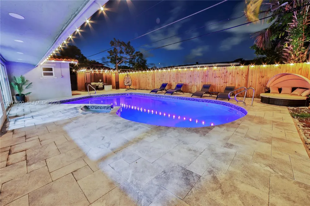 8651 Sunset Strip Sunrise, FL 33322