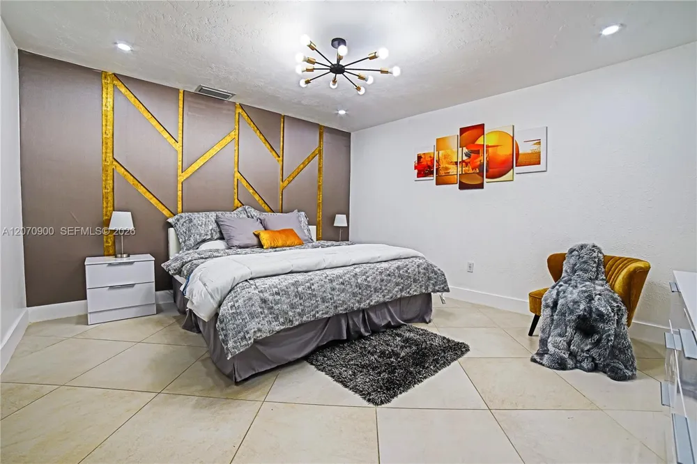 8651 Sunset Strip Sunrise, FL 33322