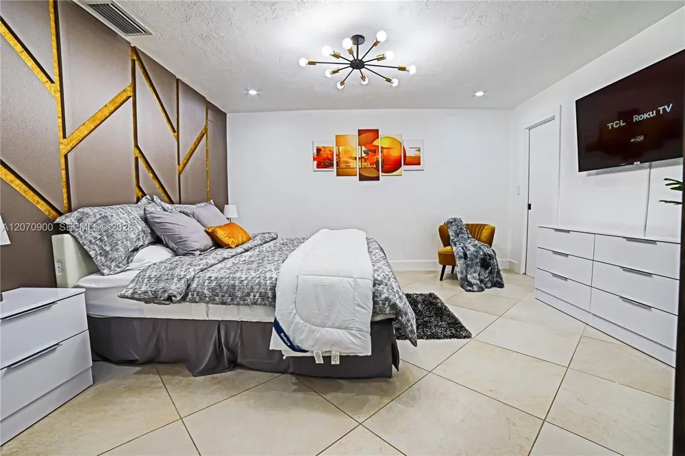 8651 Sunset Strip Sunrise, FL 33322