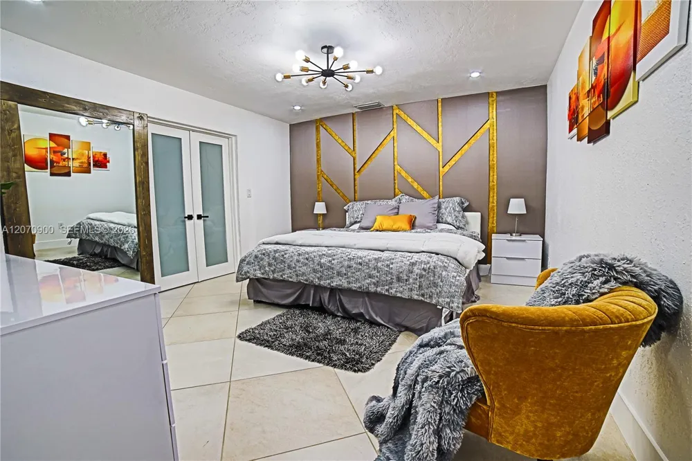 8651 Sunset Strip Sunrise, FL 33322