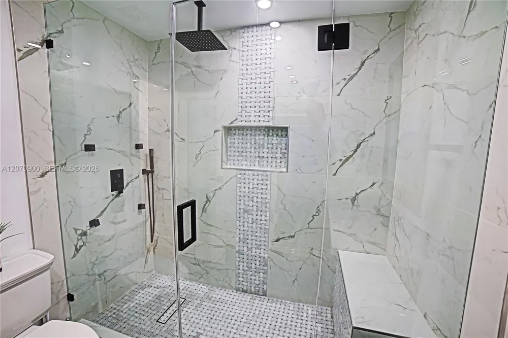 8651 Sunset Strip Sunrise, FL 33322