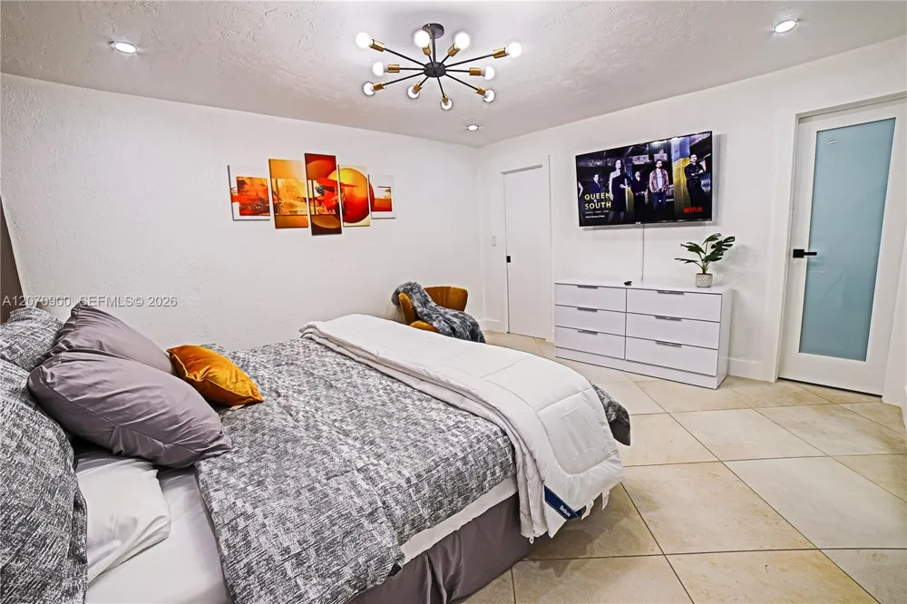 8651 Sunset Strip Sunrise, FL 33322