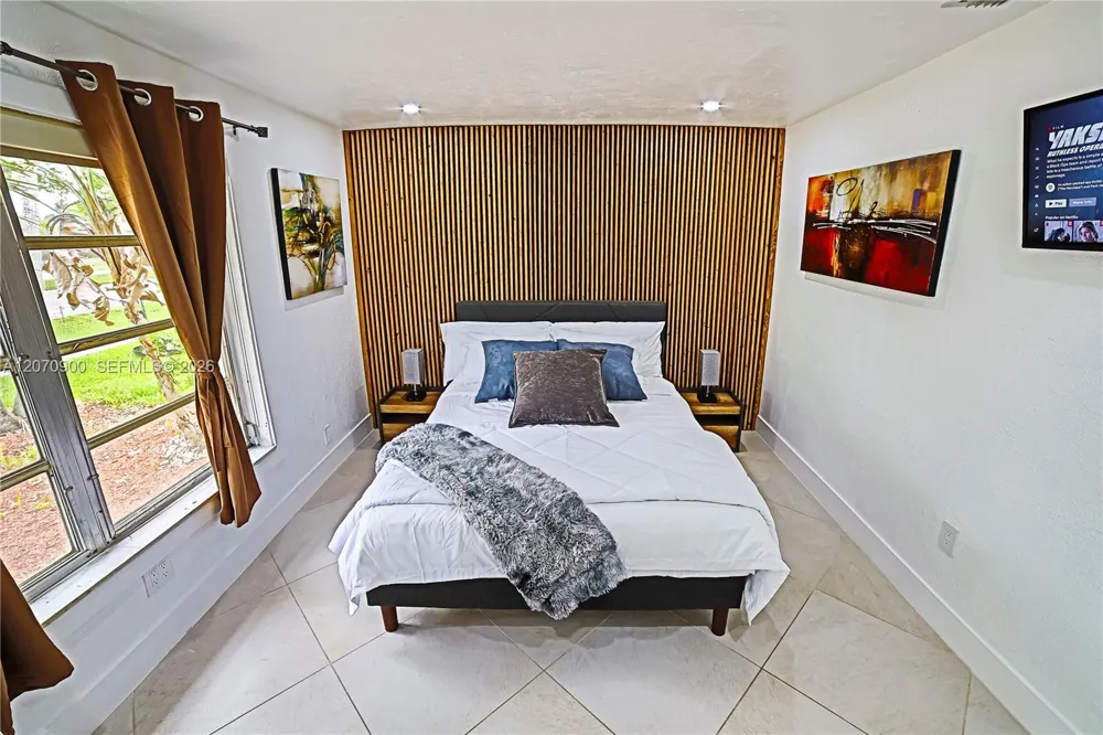 8651 Sunset Strip Sunrise, FL 33322