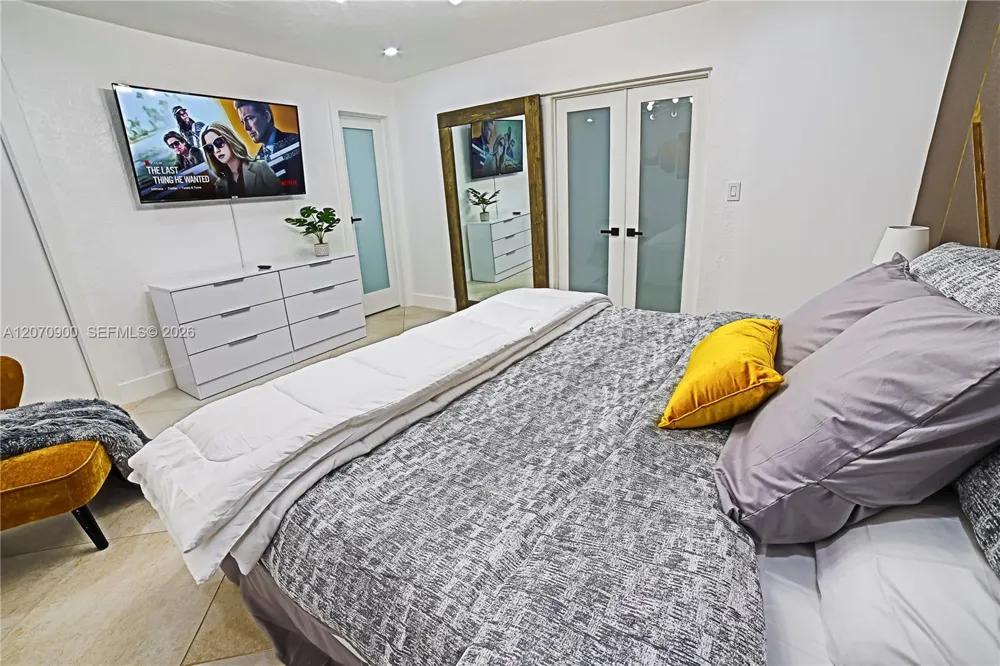 8651 Sunset Strip Sunrise, FL 33322