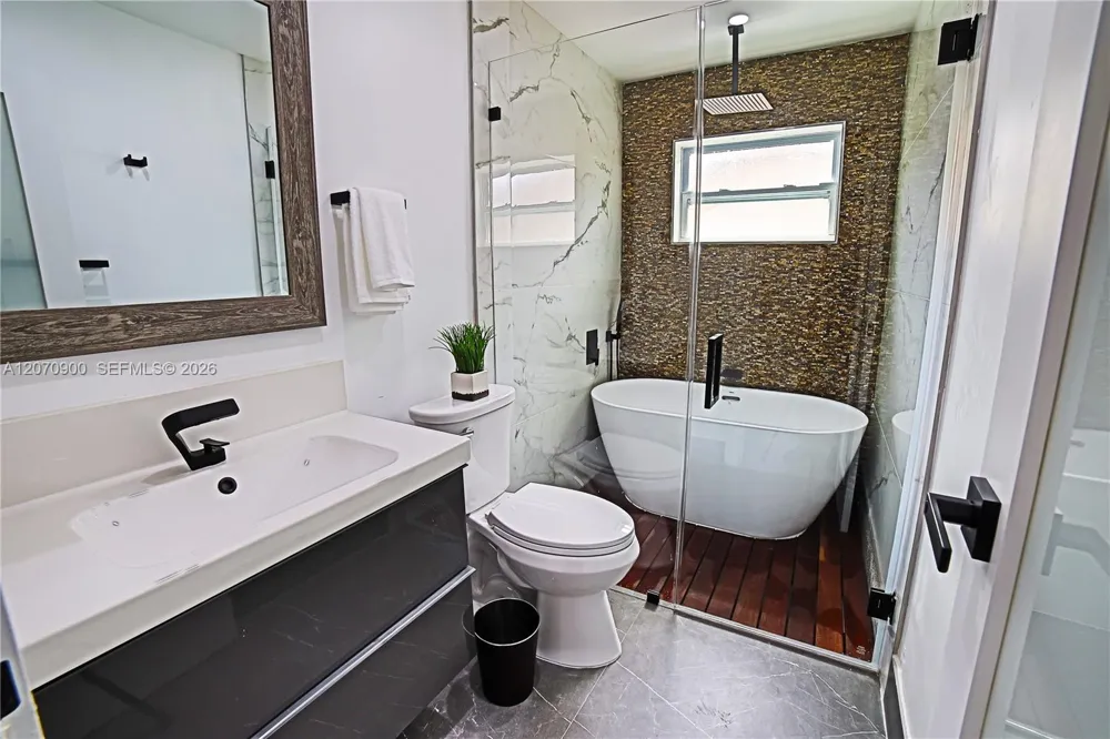 8651 Sunset Strip Sunrise, FL 33322