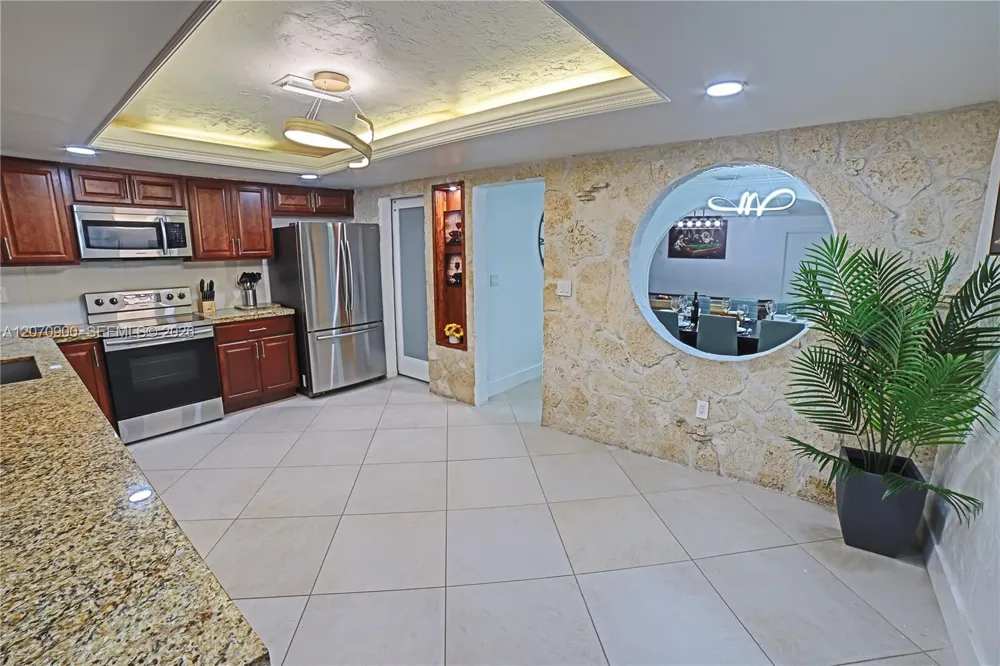 8651 Sunset Strip Sunrise, FL 33322