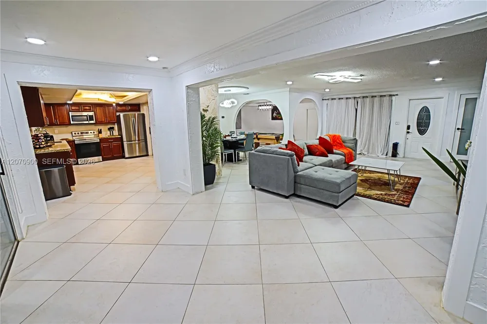 8651 Sunset Strip Sunrise, FL 33322