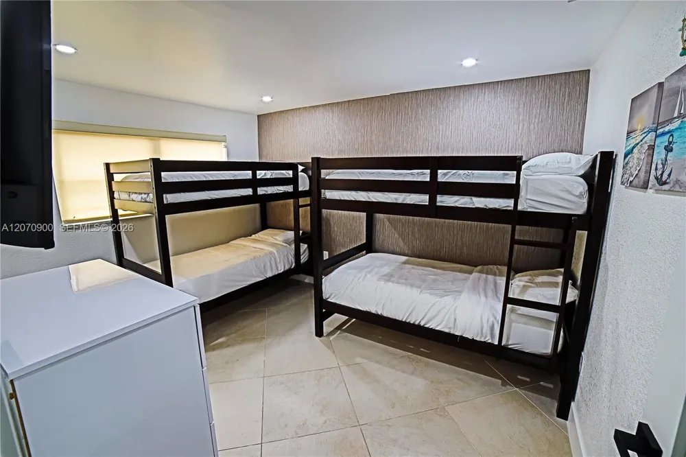 8651 Sunset Strip Sunrise, FL 33322