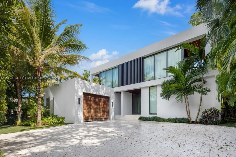 6015 Bay Rd Miami Beach, FL 33140