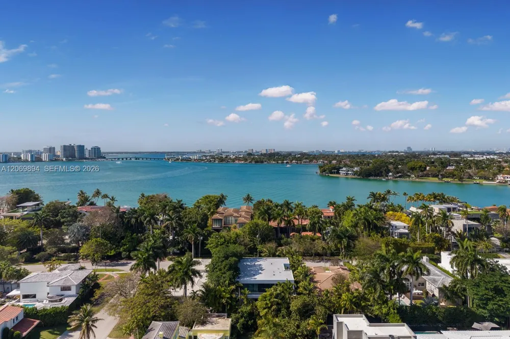 6015 Bay Rd Miami Beach, FL 33140
