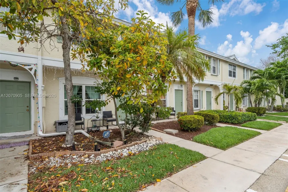 9925 NW 57th Manor Coral Springs, FL 33076