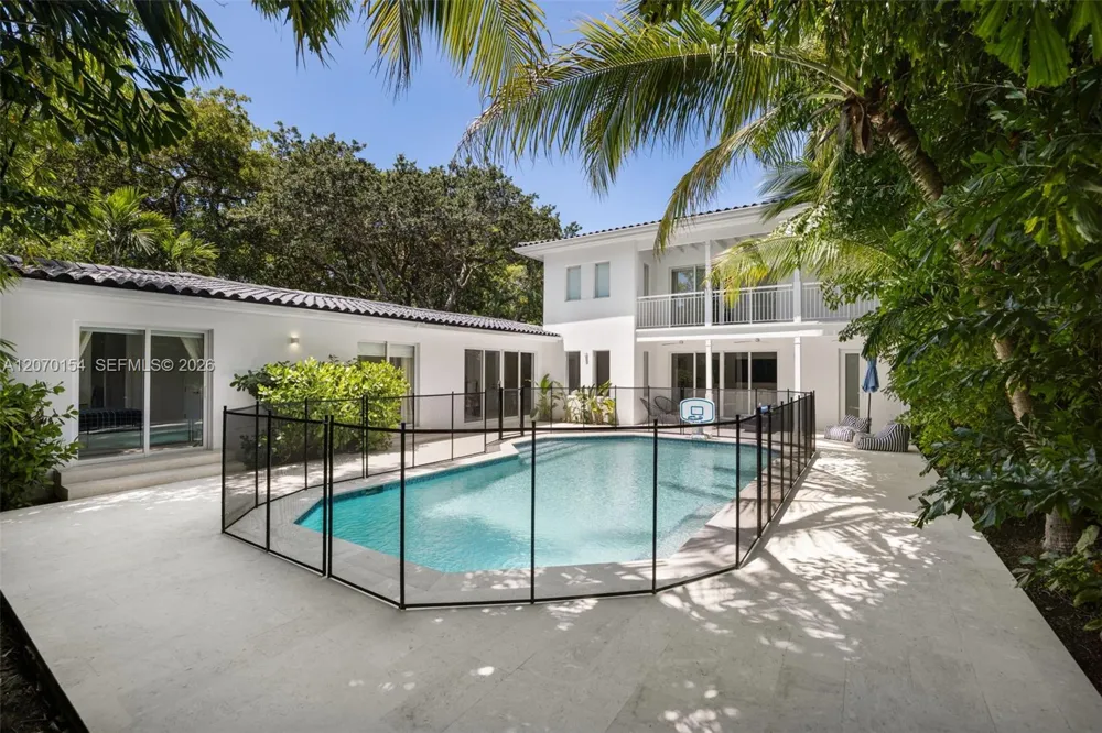 1015 Bayamo Ave Coral Gables, FL 33146