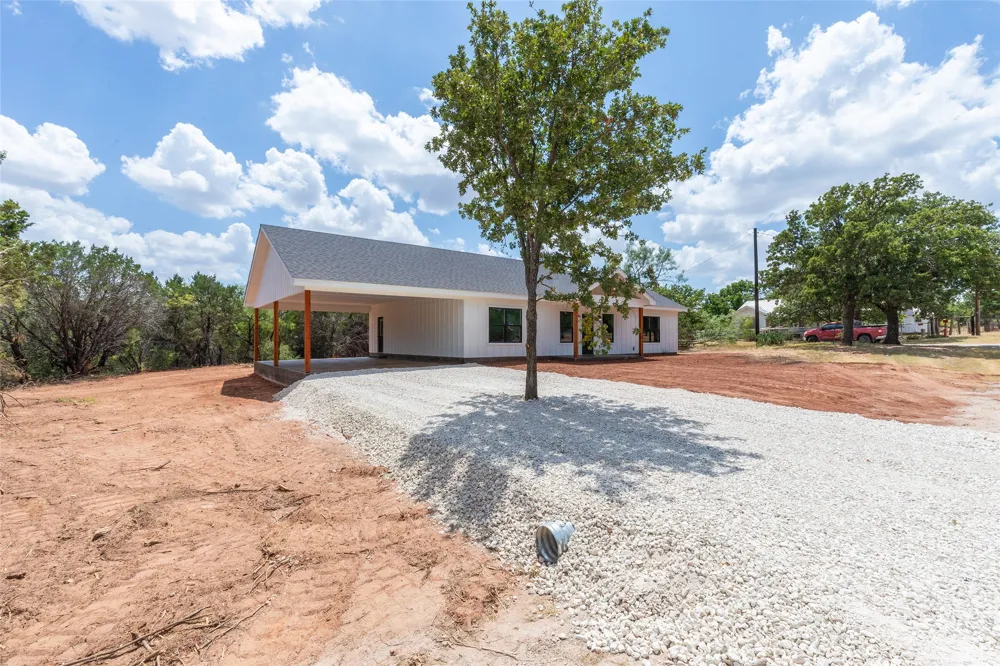 233 Britton Avenue Ovalo, TX 79541