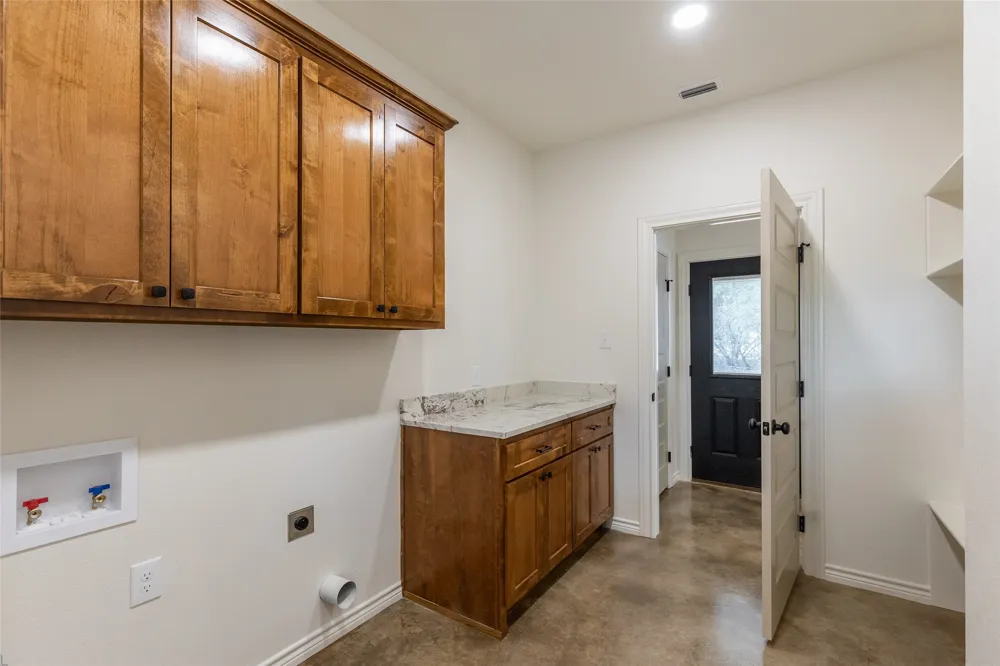 233 Britton Avenue Ovalo, TX 79541