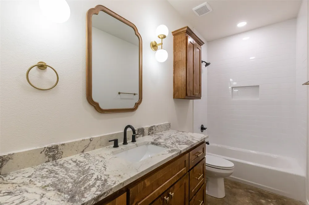 233 Britton Avenue Ovalo, TX 79541