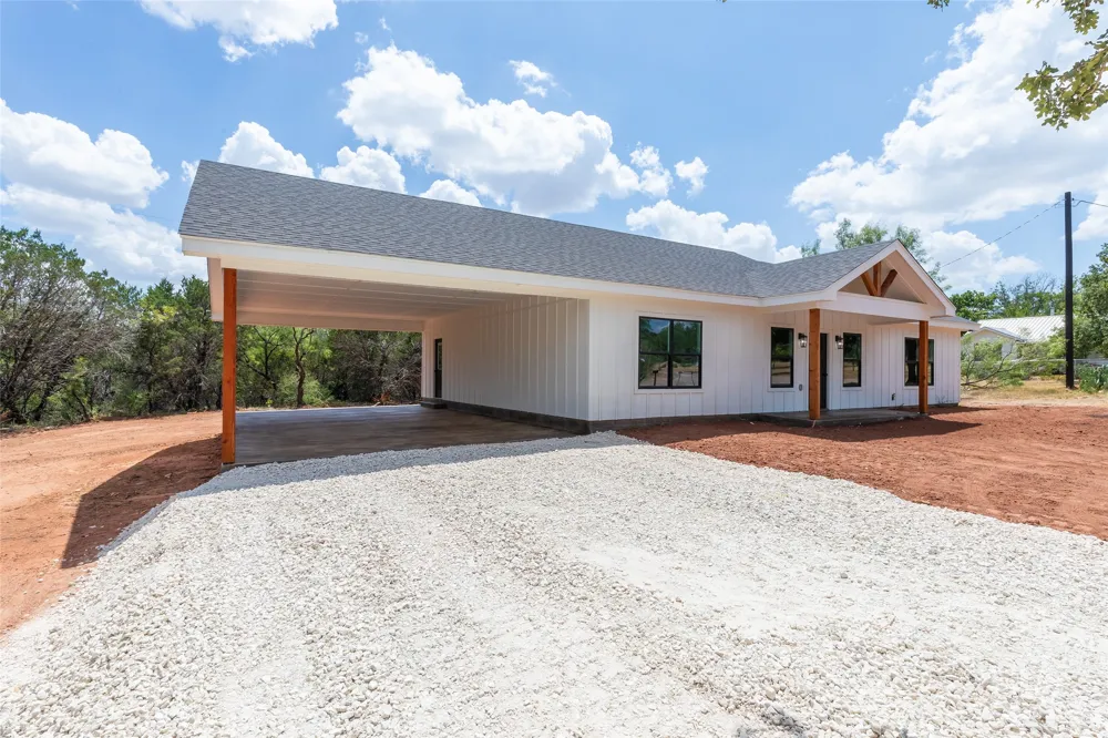 233 Britton Avenue Ovalo, TX 79541