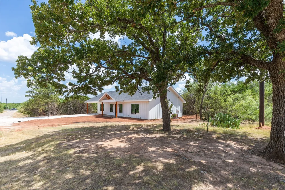 233 Britton Avenue Ovalo, TX 79541