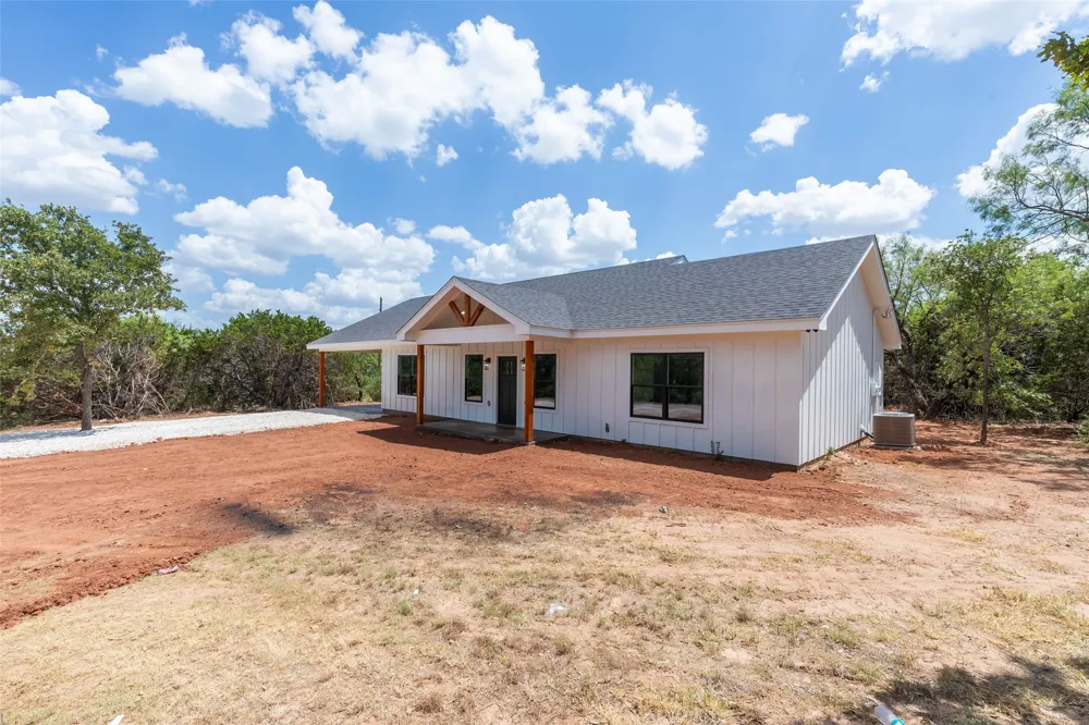 233 Britton Avenue Ovalo, TX 79541